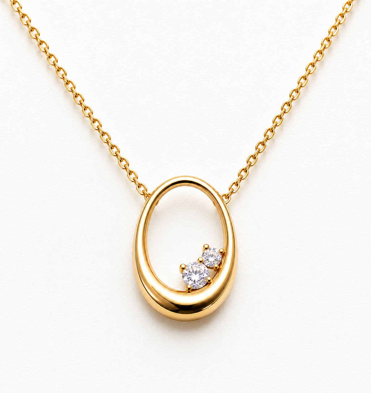 Oval Necklace with Shimmering Crystal